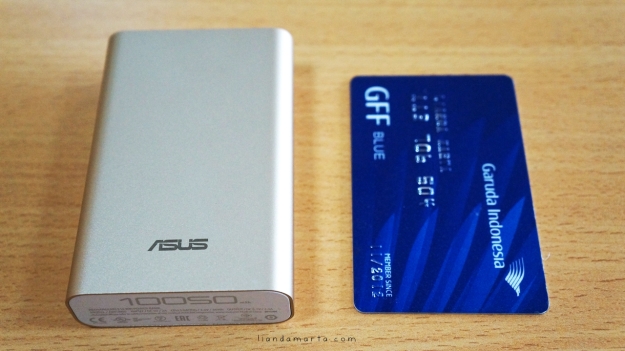 Perbandingan ukuran Asus ZenPower dengan GFF Card