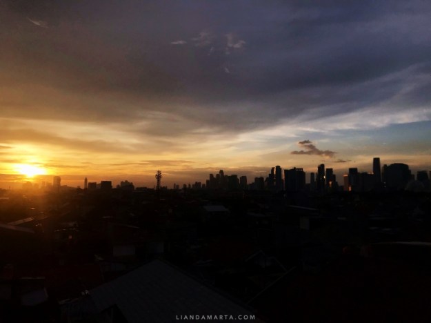 Senja di Jakarta